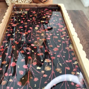 Plateau vide-poche en résine et bois fleurs séchées roses