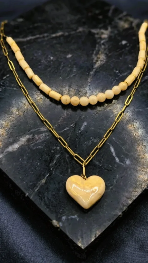 Collier cœur artisanal double rang avec pendentif en pâte polymère marbrée dorée